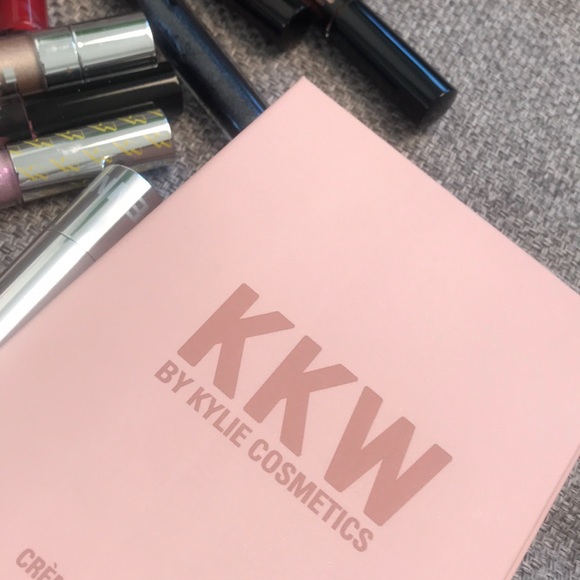 Kylie cosmetics, and I have a ton of stuff! 💕💕 - Picture 4 of 6